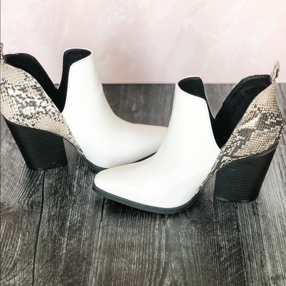 last pair! Qupid Slay White & Snakeskin Booties - Picture 4 of 7